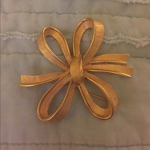 Vintage 70s brooch